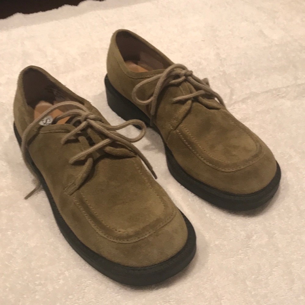 Sam & Libby olive green suede shoes size 8